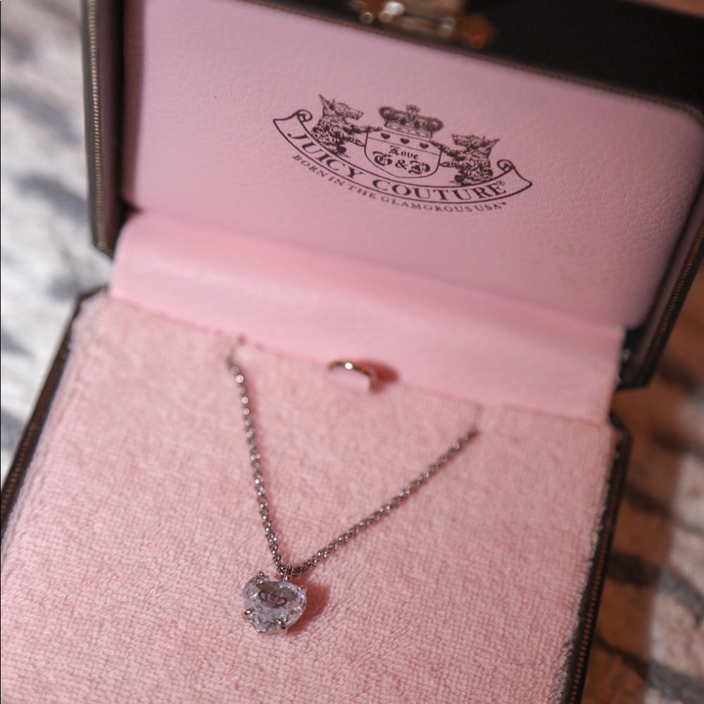 Juicy couture heart shaped crown necklace💎👑